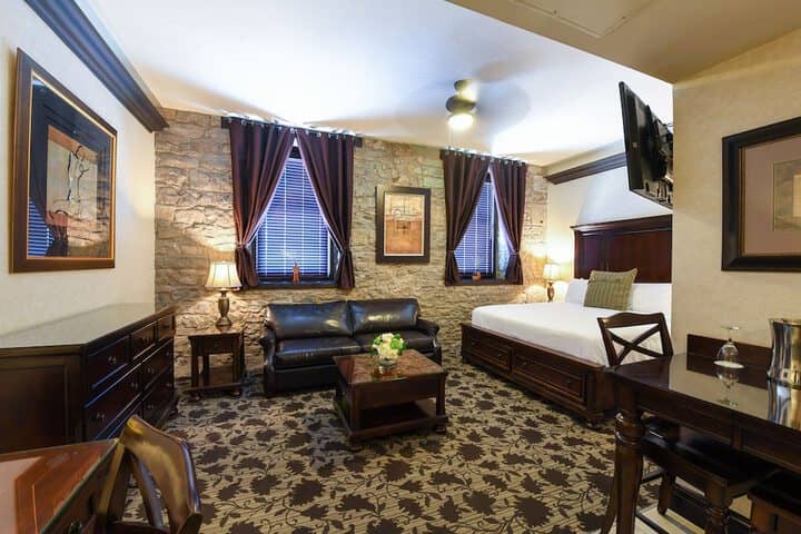 Room 28 of 46