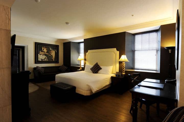 Room 22 of 46